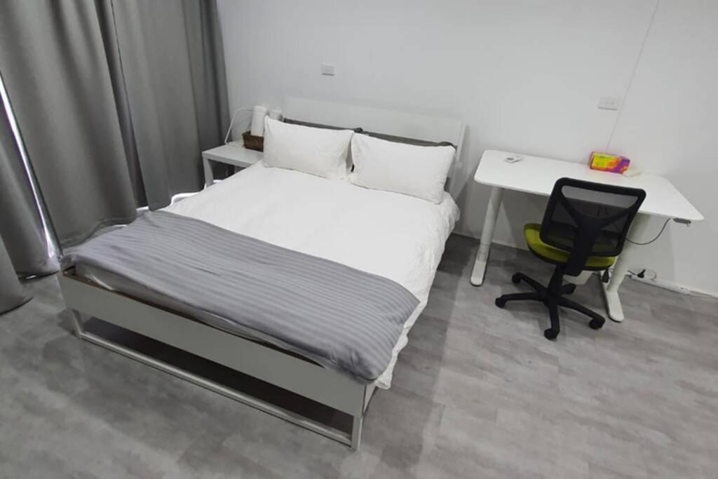 Dana-Spacious Private Room In Shared 2-Bedroom Apartment-1 Канберра Экстерьер фото