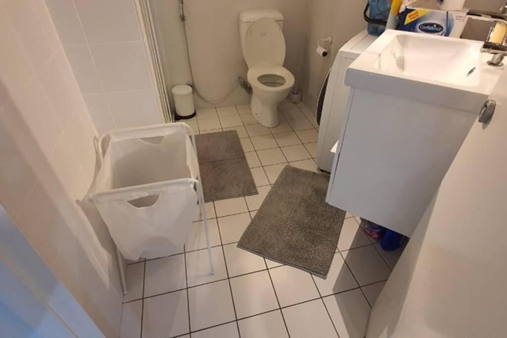 Dana-Spacious Private Room In Shared 2-Bedroom Apartment-1 Канберра Экстерьер фото